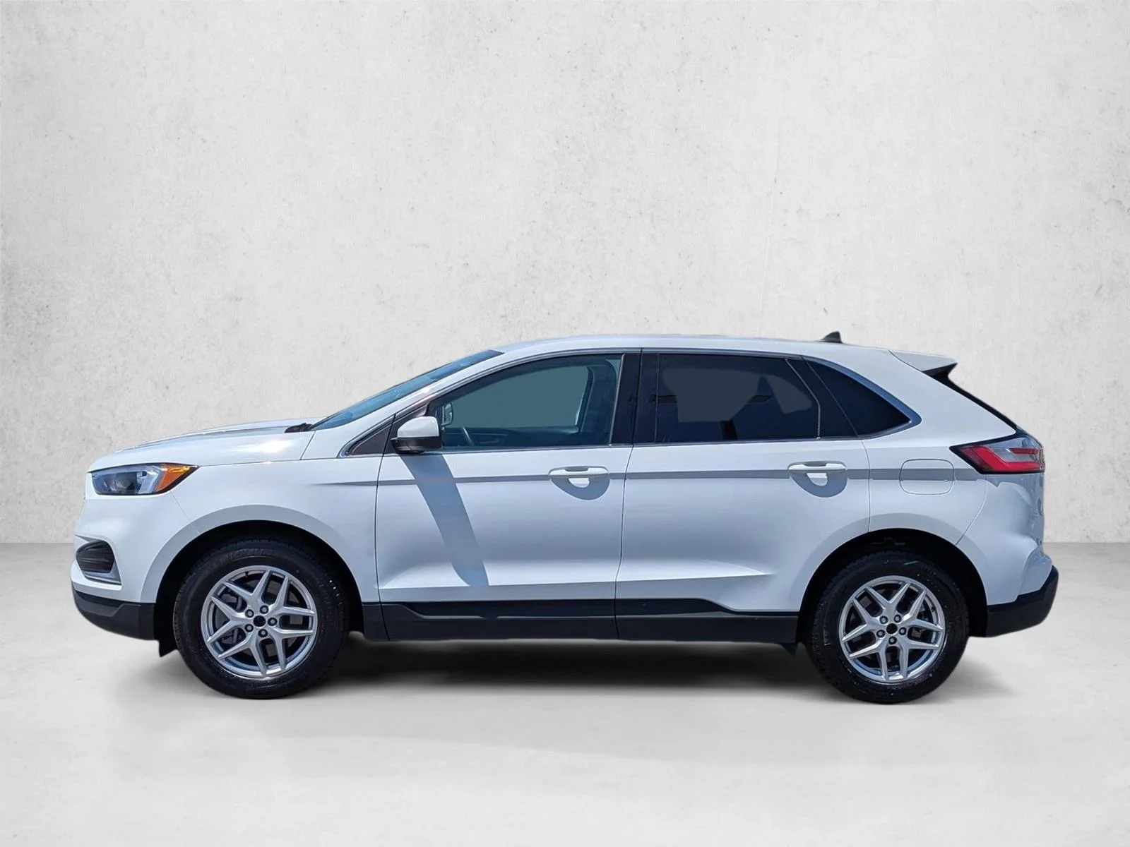 Used 2024 Oxford White Ford SEL image 8