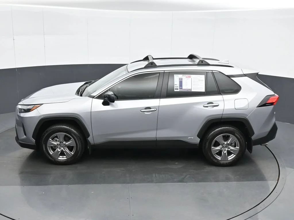 Used 2025 Silver Toyota LE image 18