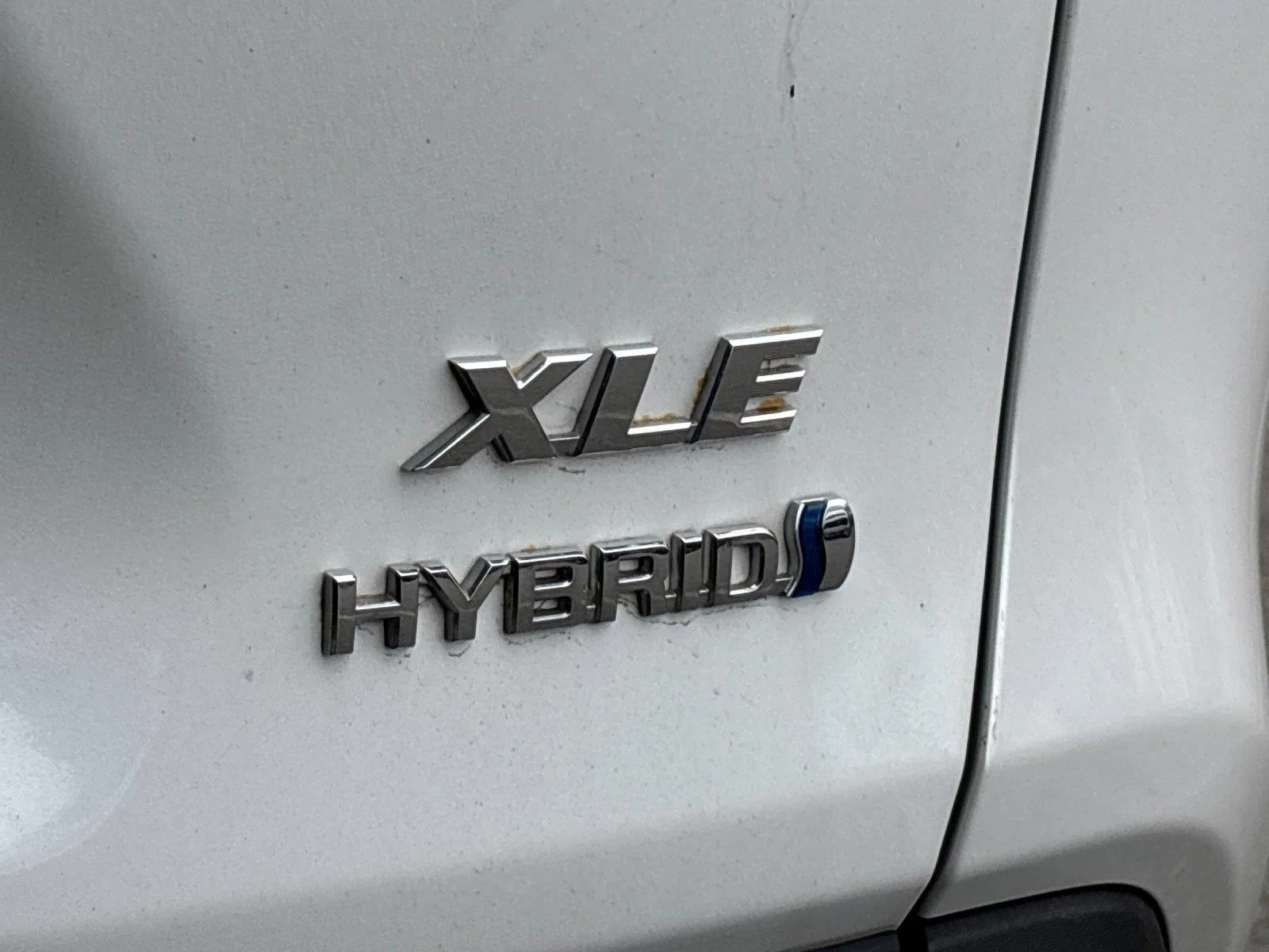 Used 2023 Wind Chill Pearl Toyota XLE Premium image 10