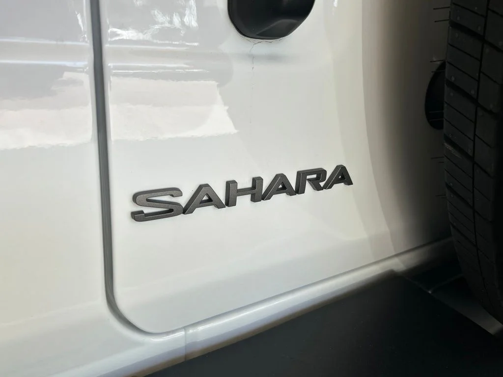 Used 2025 White Jeep Sahara image 19