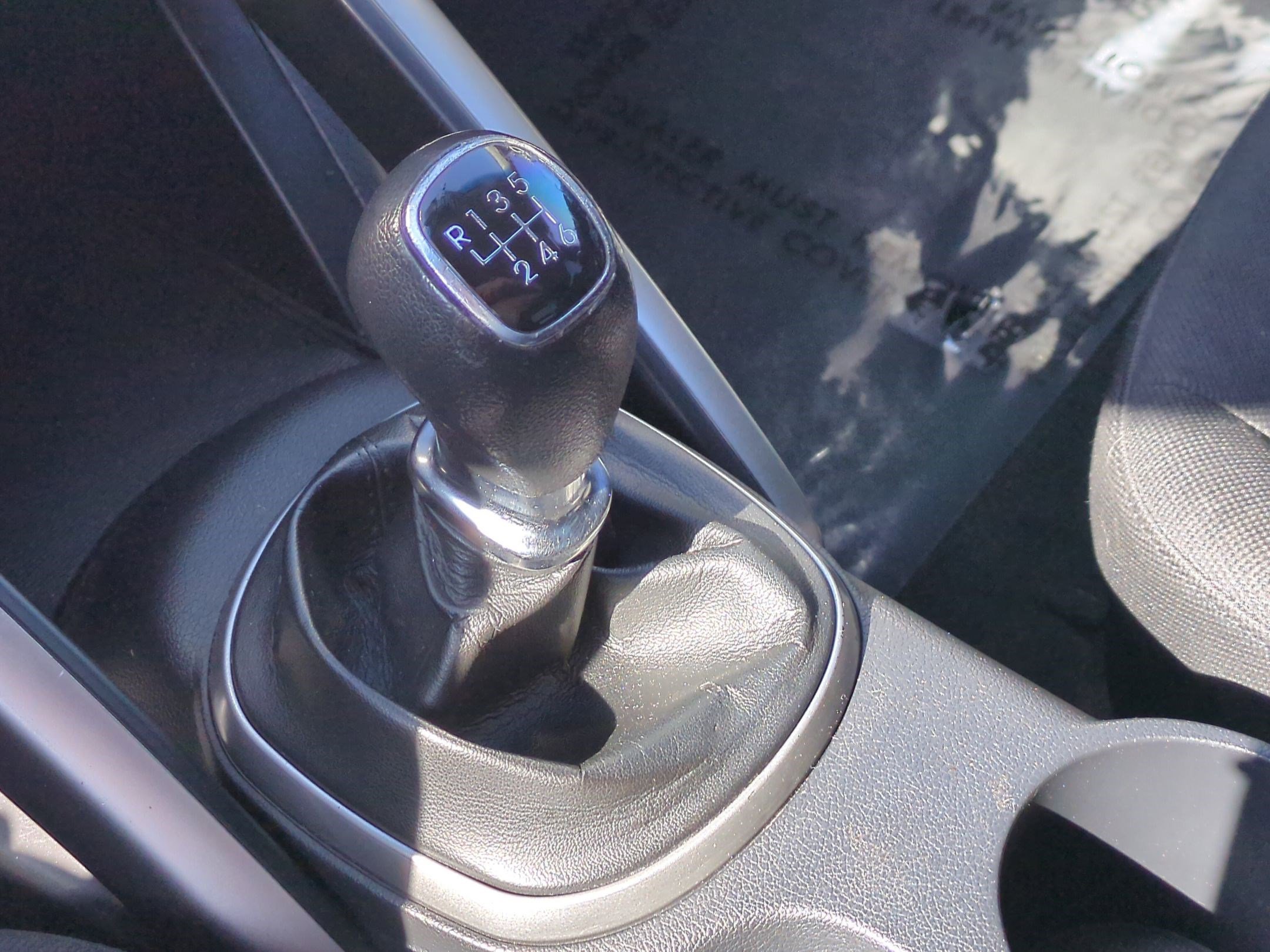 2014 Hyundai Veloster Base - Photo 25