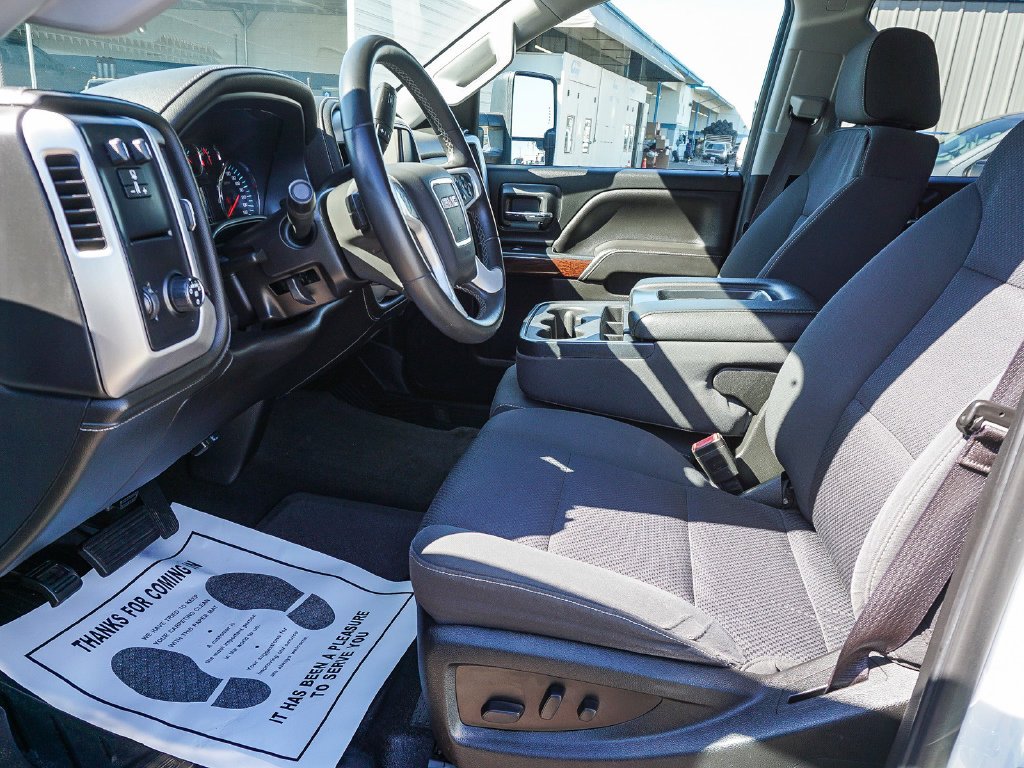 Used 2017 White GMC SLE image 17