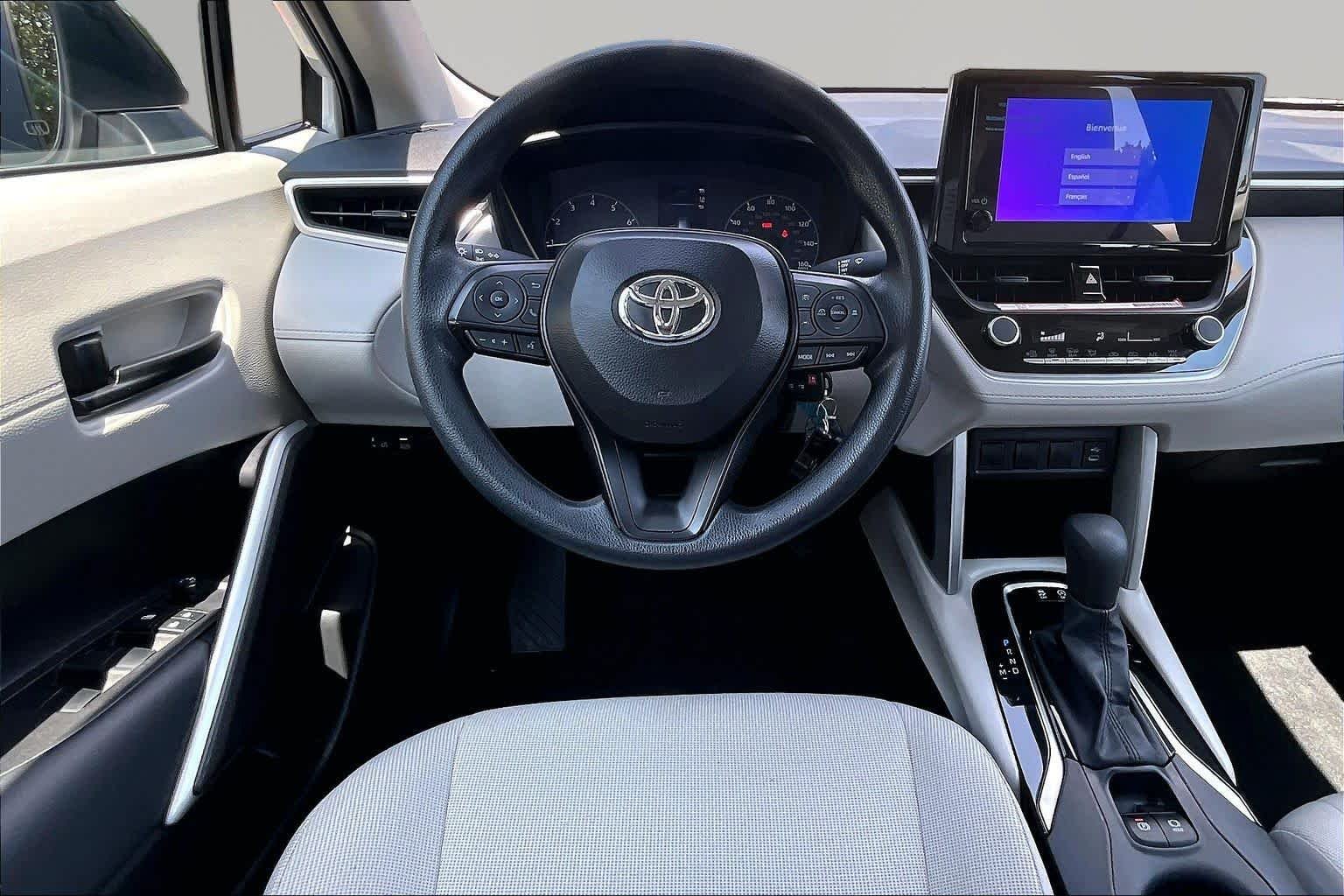 Used 2025 Wind Chill Pearl Toyota L image 6