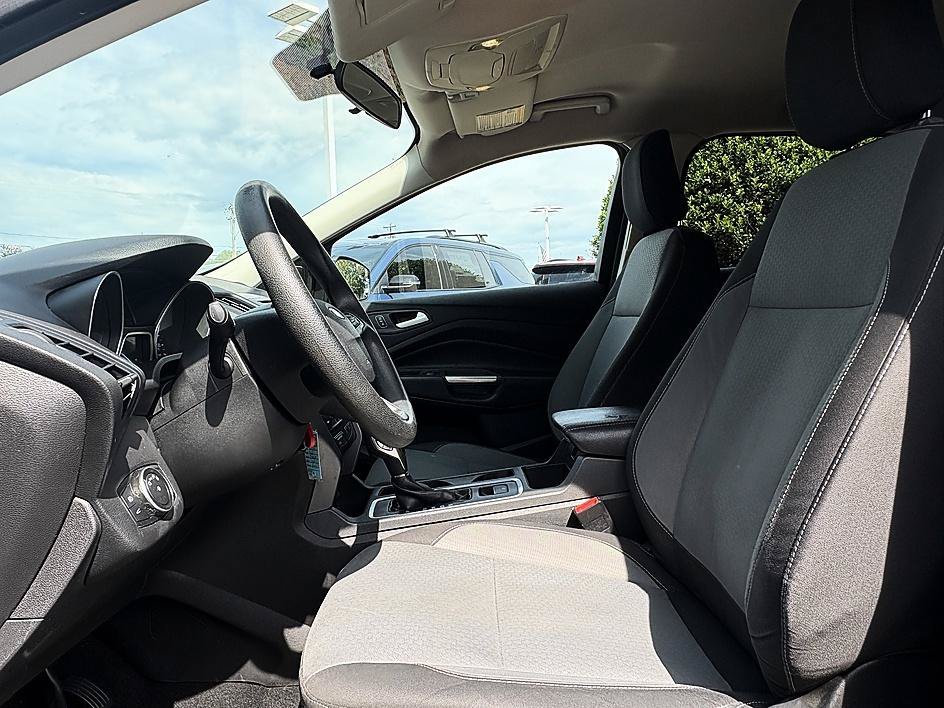 Used 2018 Magnetic Ford SE image 9