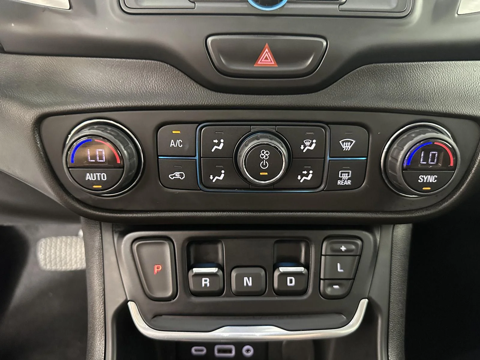 Used 2021 Blue Emerald Metallic GMC SLE image 20
