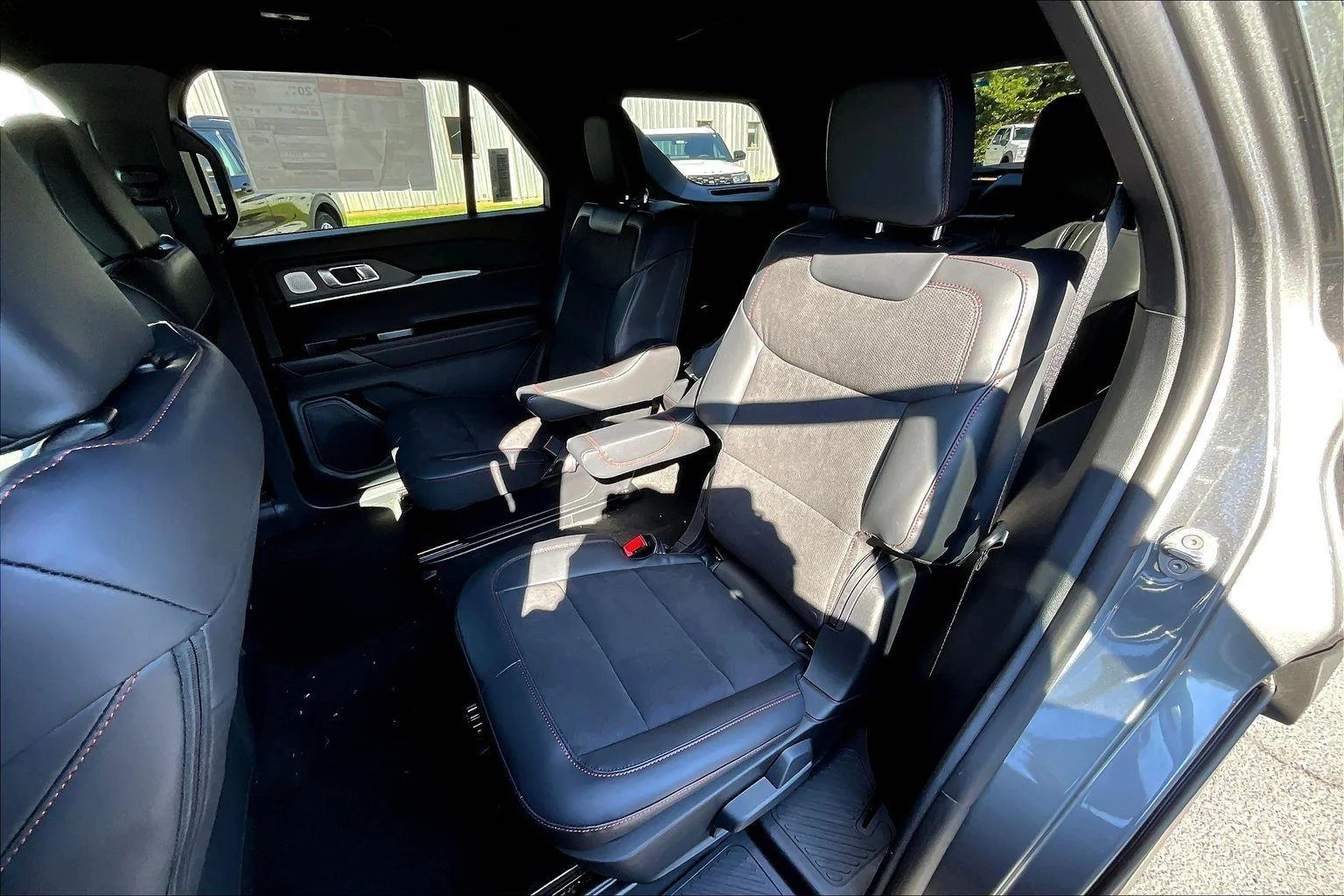 2026 Ford Explorer ST - Photo 10
