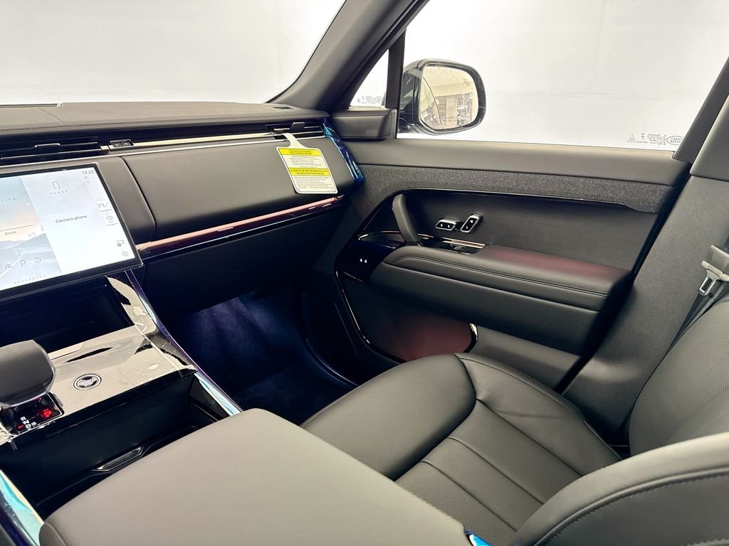 New 2026 Carpathian Grey Land Rover Dynamic SE image 24