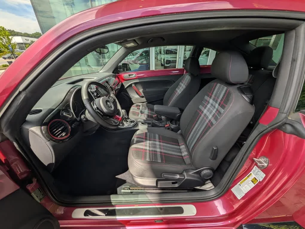 Used 2017 FRESH FUCHSIA Volkswagen 1.8T S image 13