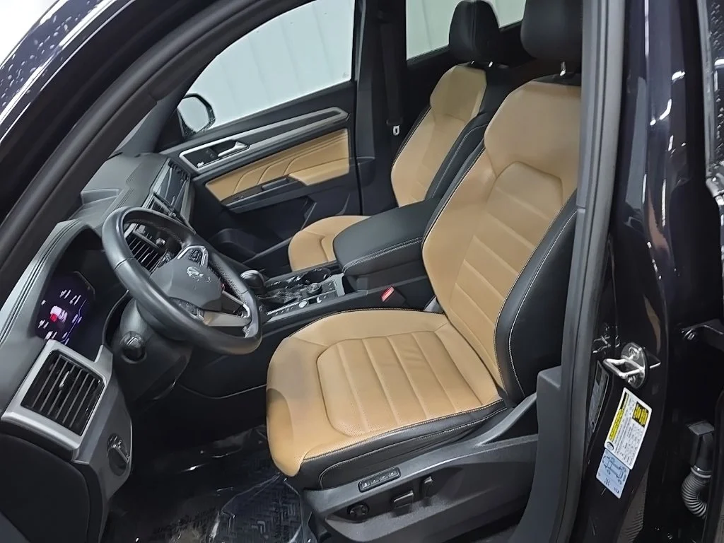 Used 2021  Volkswagen 3.6L V6 SEL Premium image 31