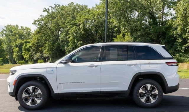Used 2023 White Jeep 4xe image 9
