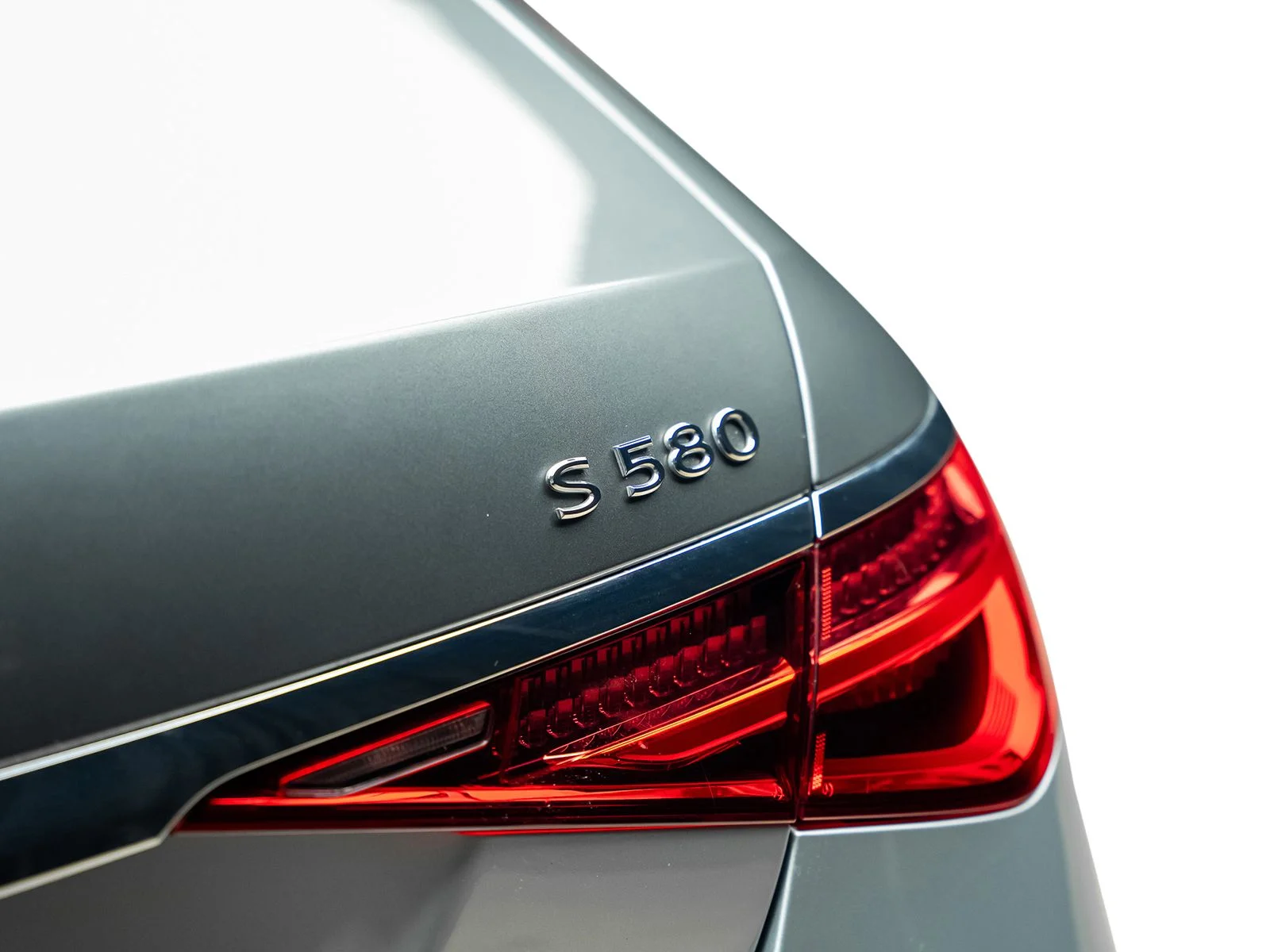 Used 2024 Silver Mercedes-Benz Maybach S 580 image 22