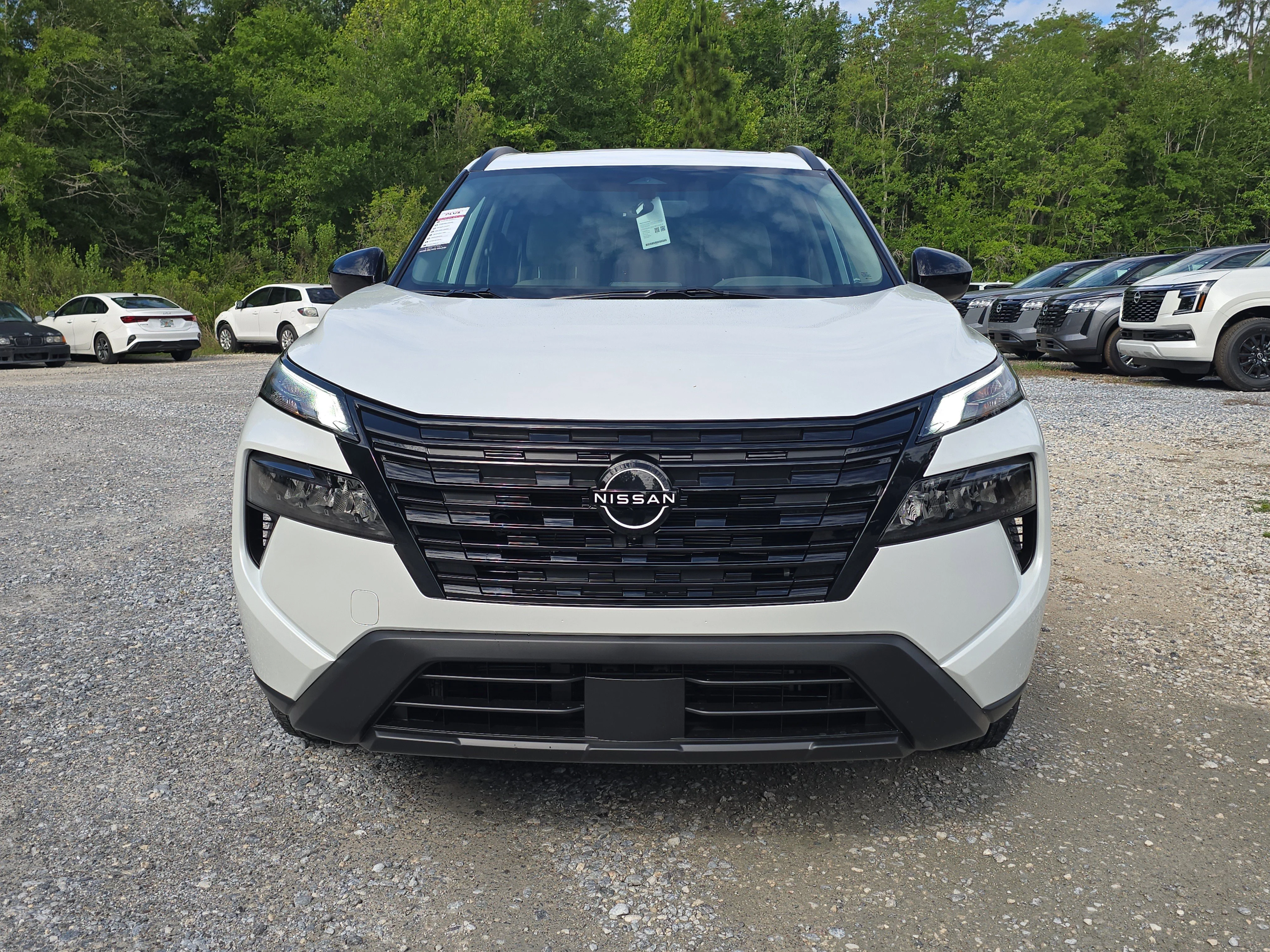 New 2026 Everest White Pearl TriCoat Nissan Dark Armor™ image 3