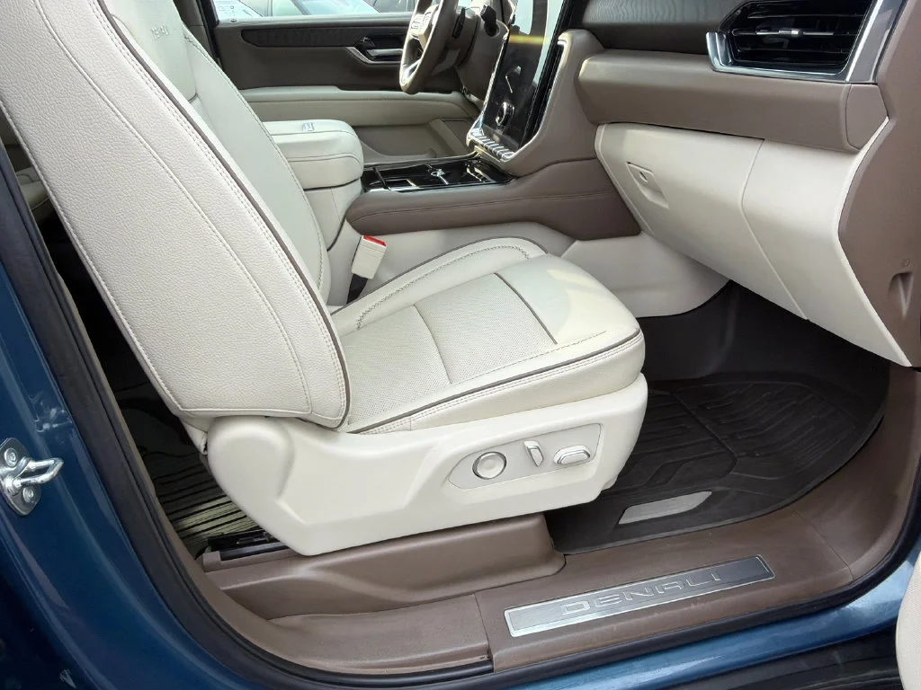 Used 2025 Blue GMC Denali image 13