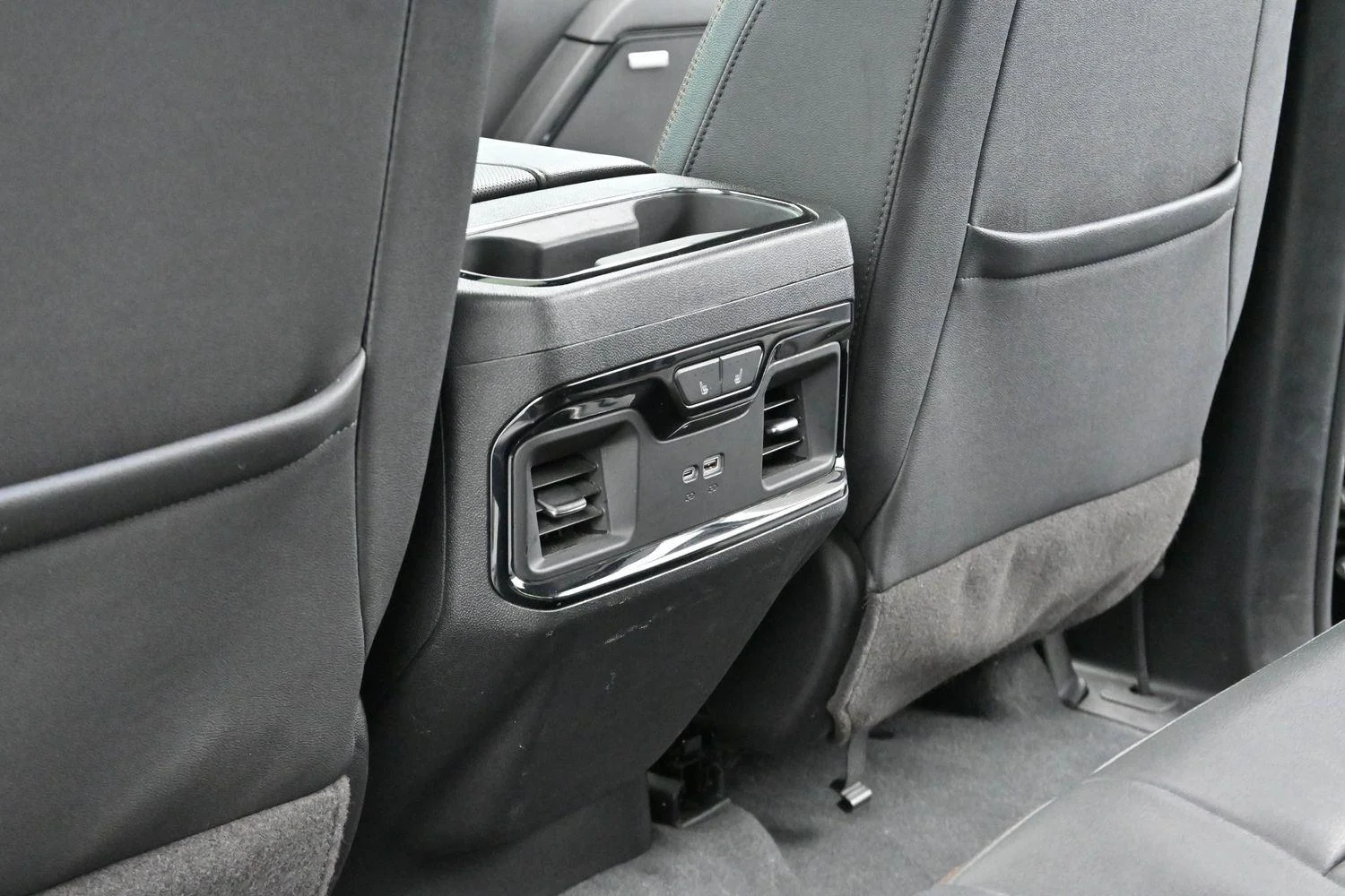 Used 2024 Onyx Black GMC AT4 image 30