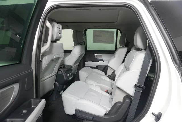 New 2027 Star White Metallic Tri-Coat Ford Platinum image 27