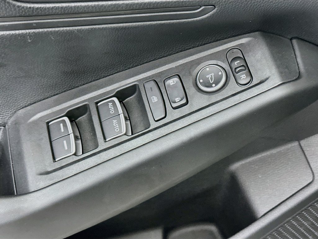 Used 2024  Honda LX image 17