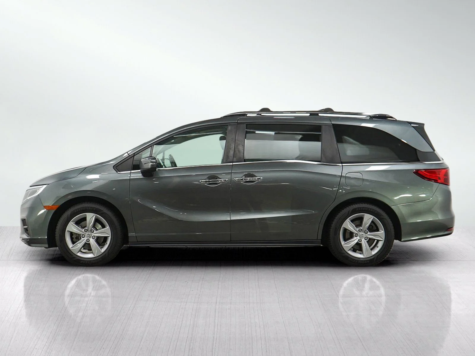 Used 2018 Modern Steel Metallic Honda EXL w/ Nav image 2