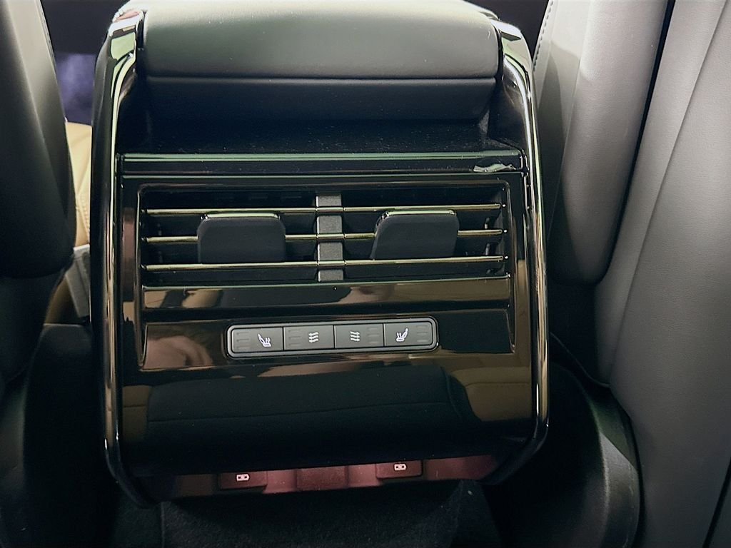 New 2026 Santorini Black Land Rover Dynamic SE image 26