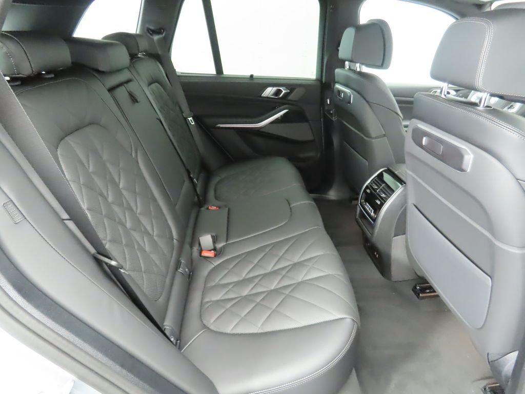 Used 2026 Gray Metallic BMW xDrive40i image 23