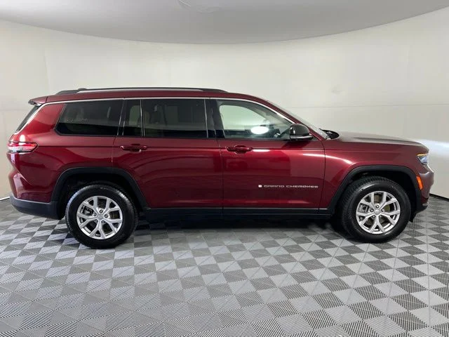 Used 2022 Red Jeep Limited image 8