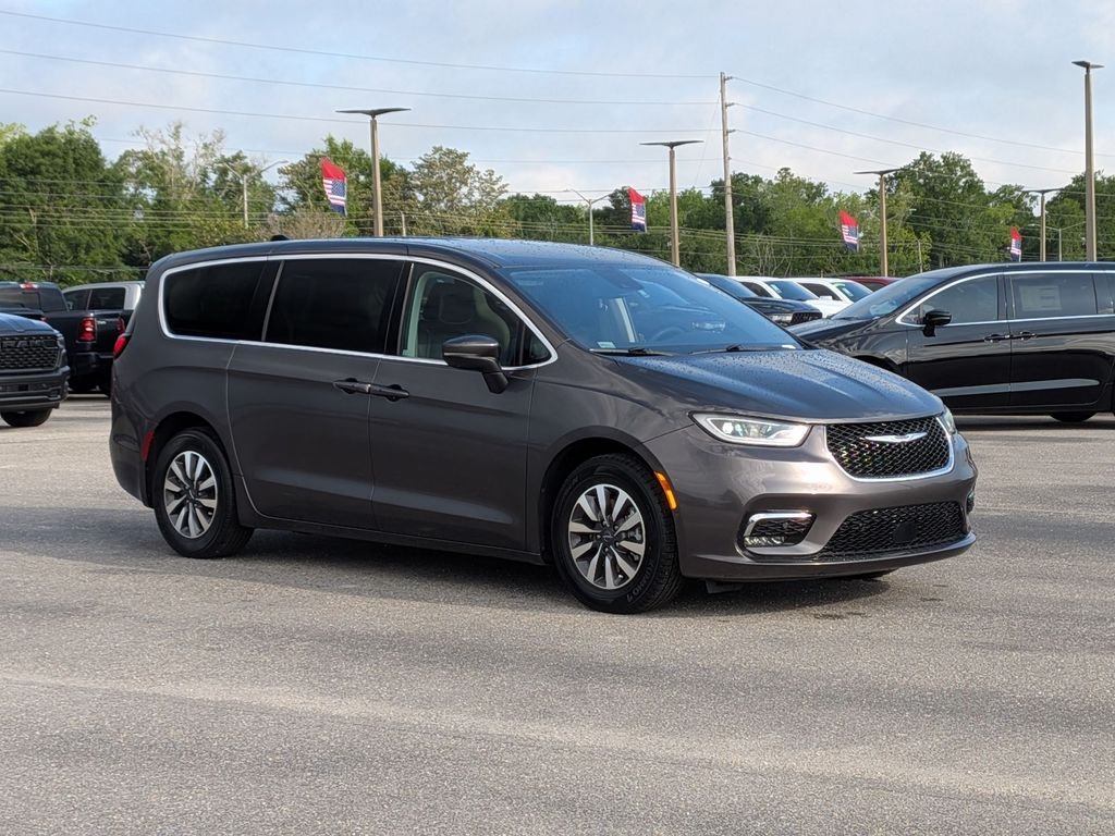 Used 2023 Gray Chrysler Touring L image 7