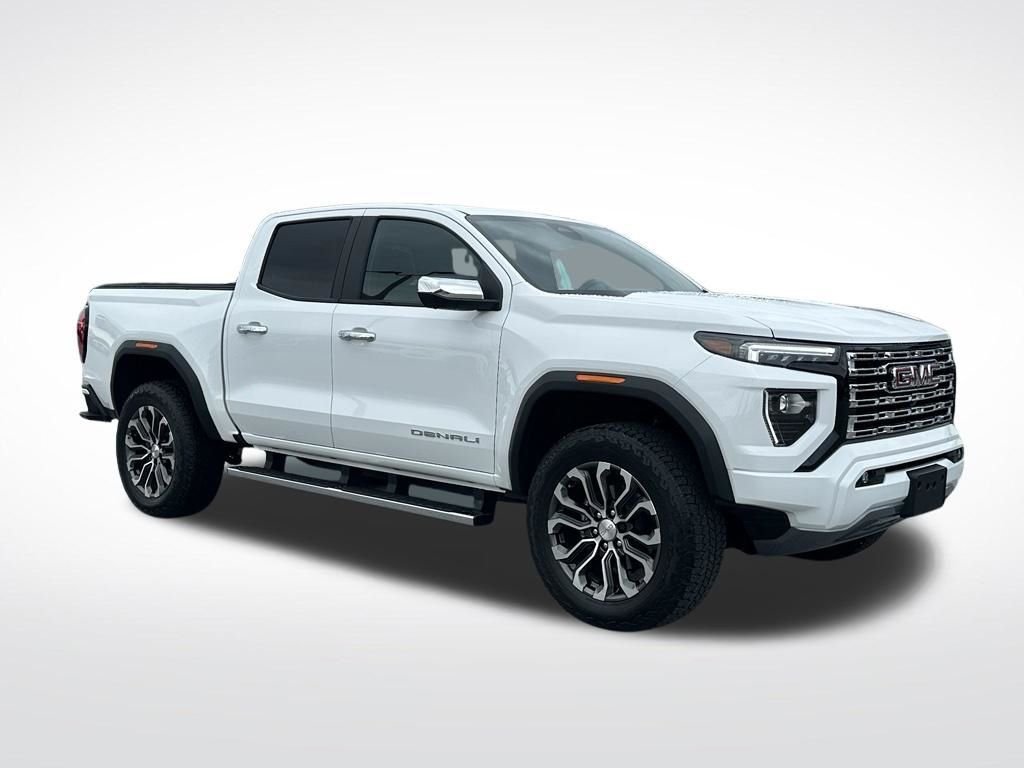 Used 2023 White GMC Denali image 9