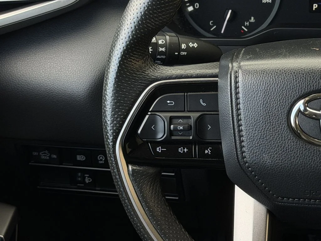 Used 2023  Toyota Limited image 15