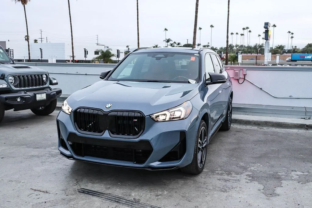Used 2024 Gray BMW M35i image 4