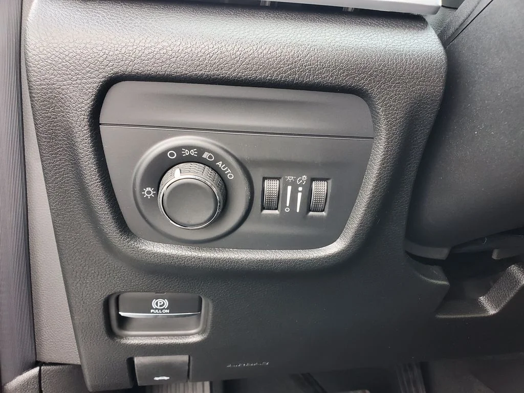 New 2026 Bright White Clearcoat Jeep Altitude image 24