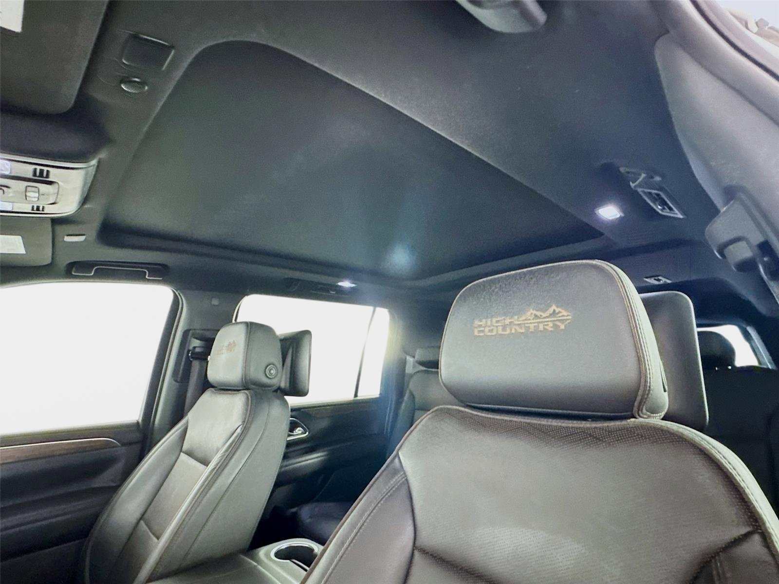 Used 2021 Iridescent Pearl Tricoat Chevrolet High Country image 14