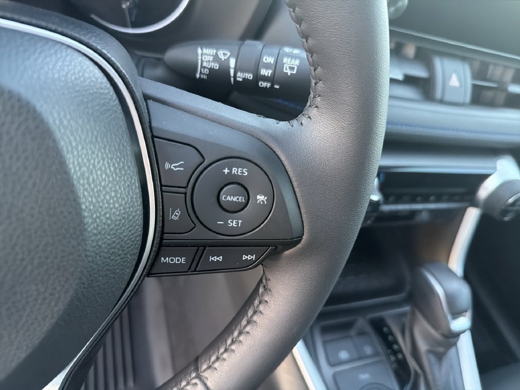 2024 Toyota RAV4 SE - Photo 18
