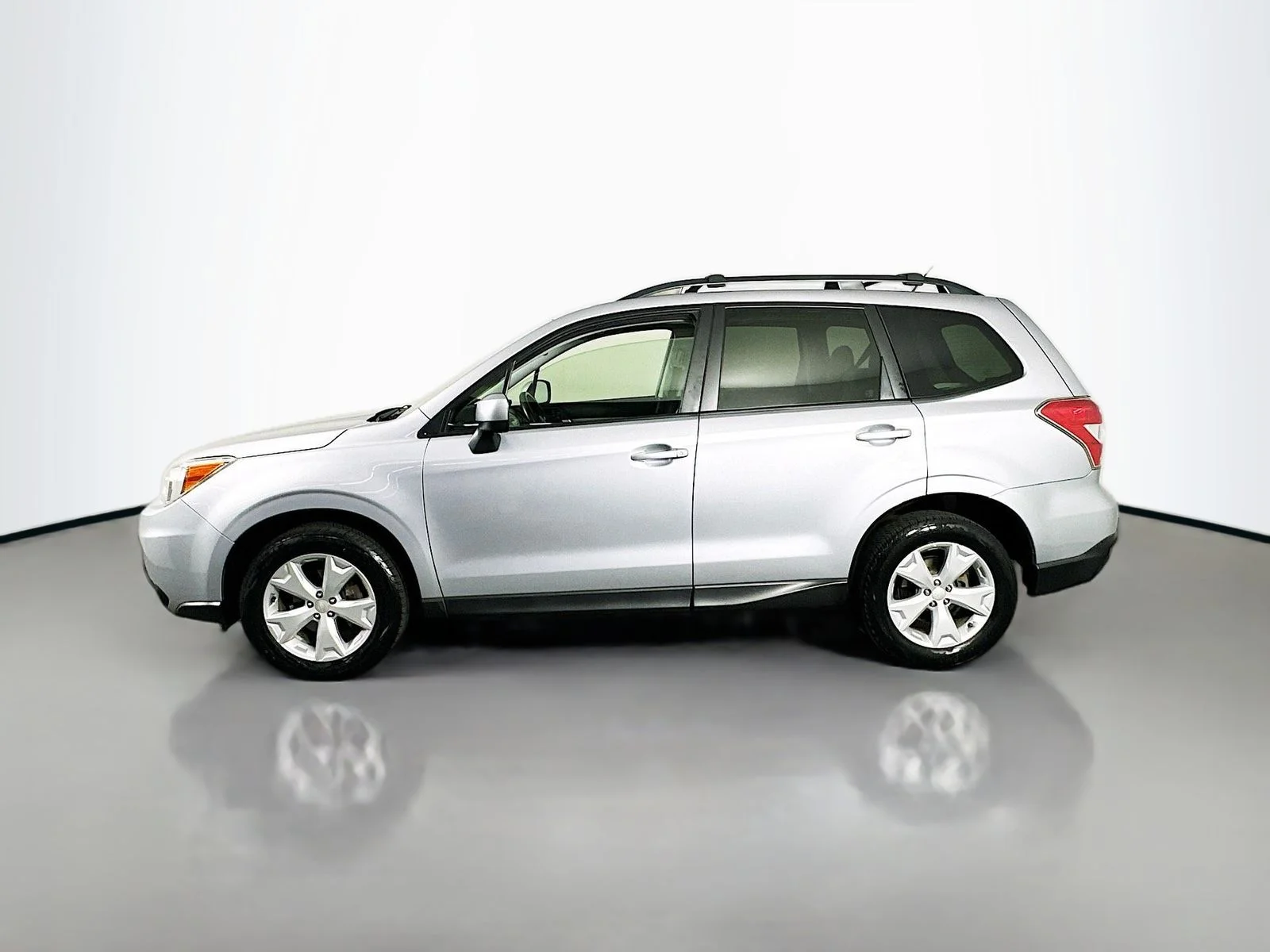 Used 2015 Ice Silver Metallic Subaru 2.5i Premium image 4