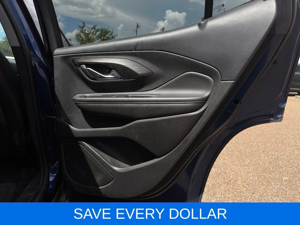 Used 2022  GMC SLT image 17