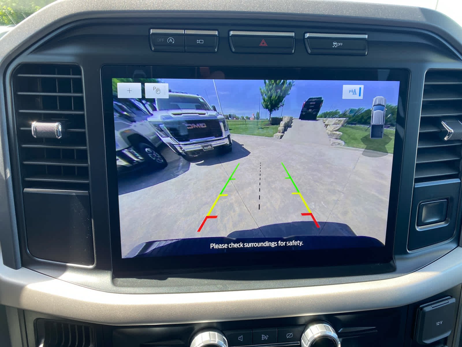 Used 2023  Ford XL image 16