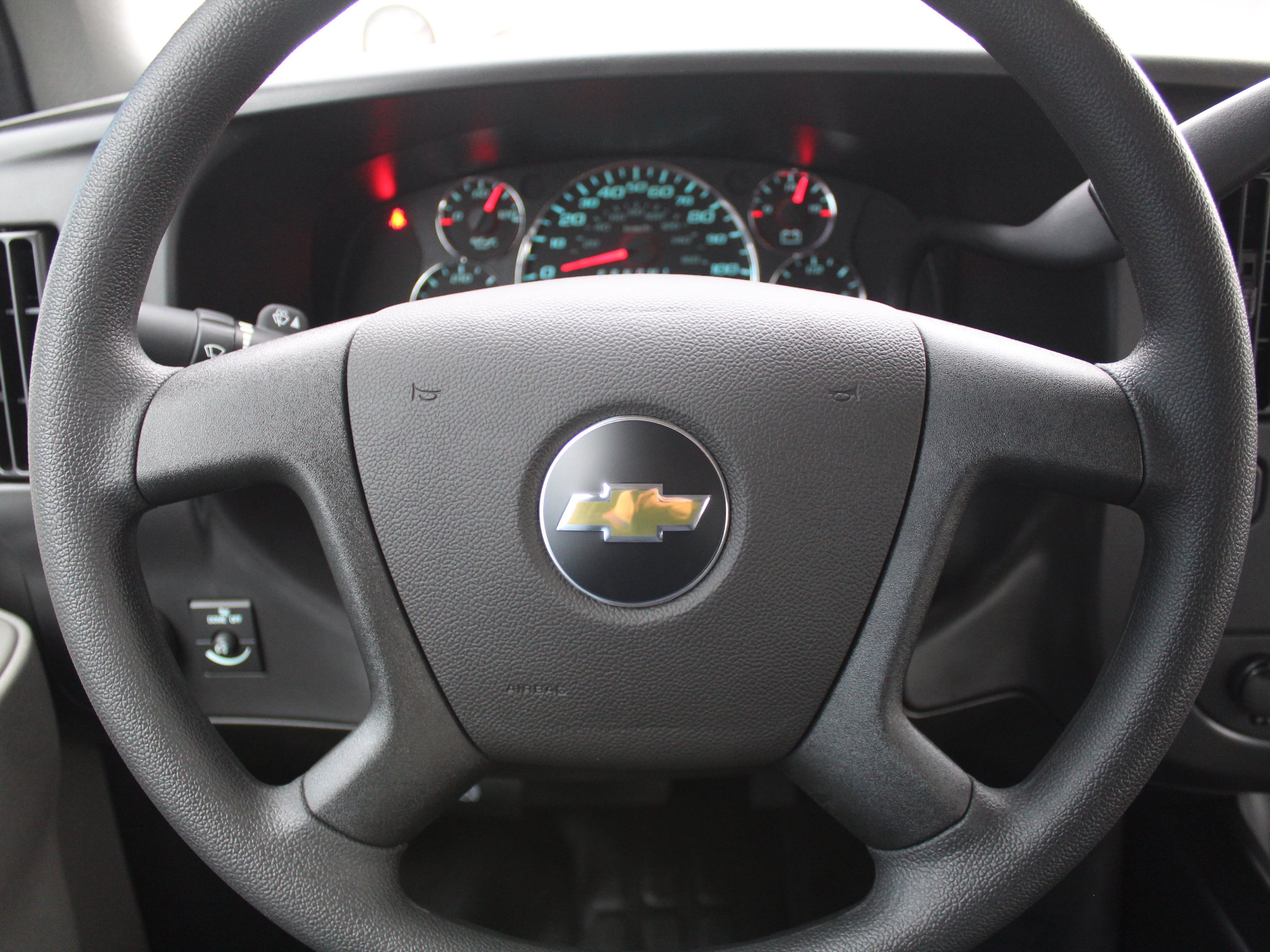 2025 Chevrolet Express Cargo Work Van - Photo 11