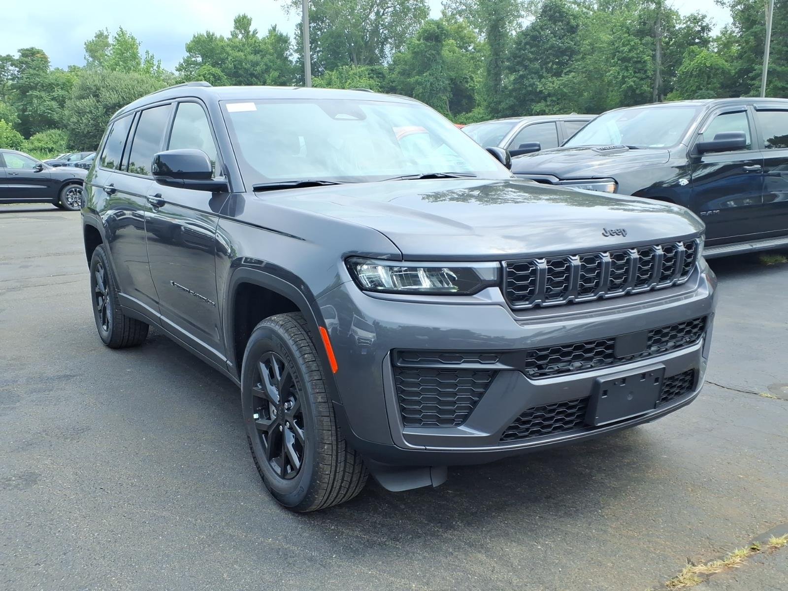 New 2026 Baltic Gray Metallic Clear-Coat Exterior Paint Jeep Altitude image 3
