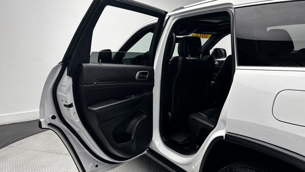 Used 2018 White Jeep Limited image 39