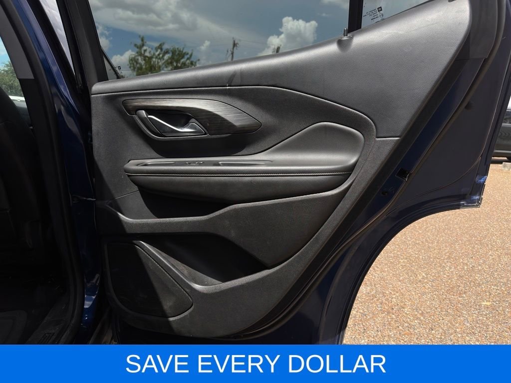 Used 2022  GMC SLT image 17