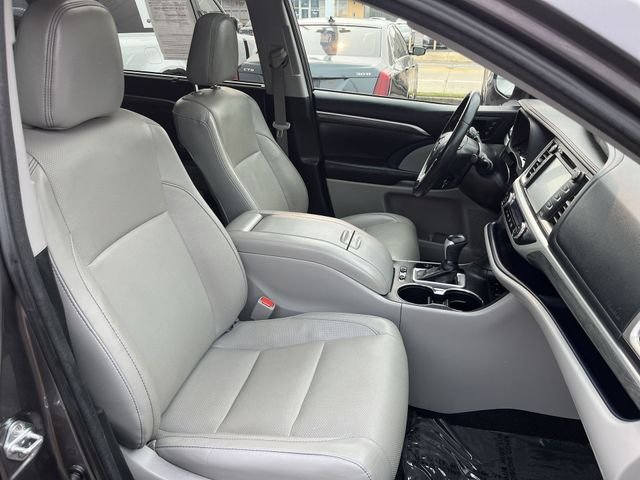 Used 2017 Gray Toyota Limited image 30