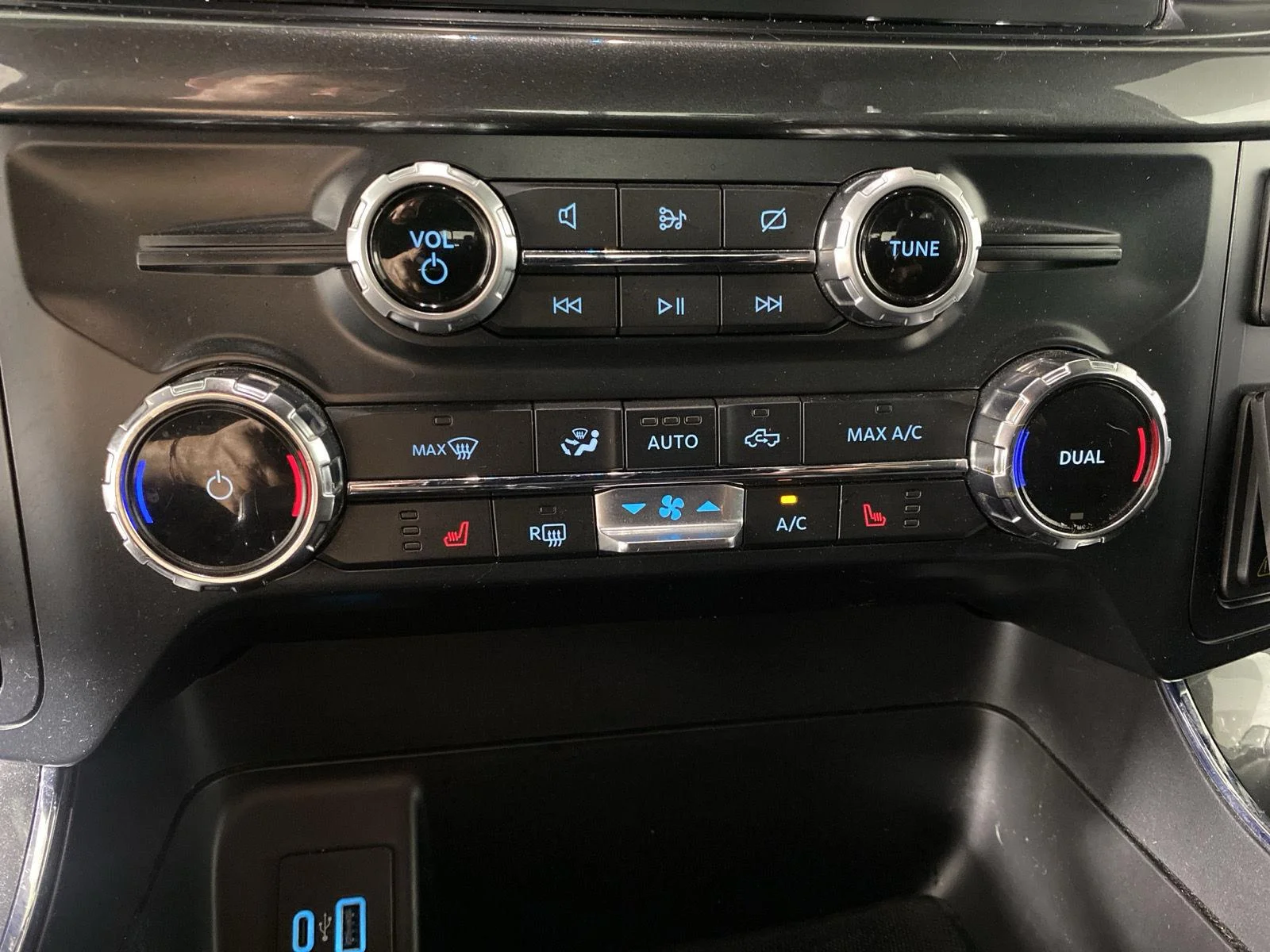 Used 2022 Oxford White Ford XLT image 23