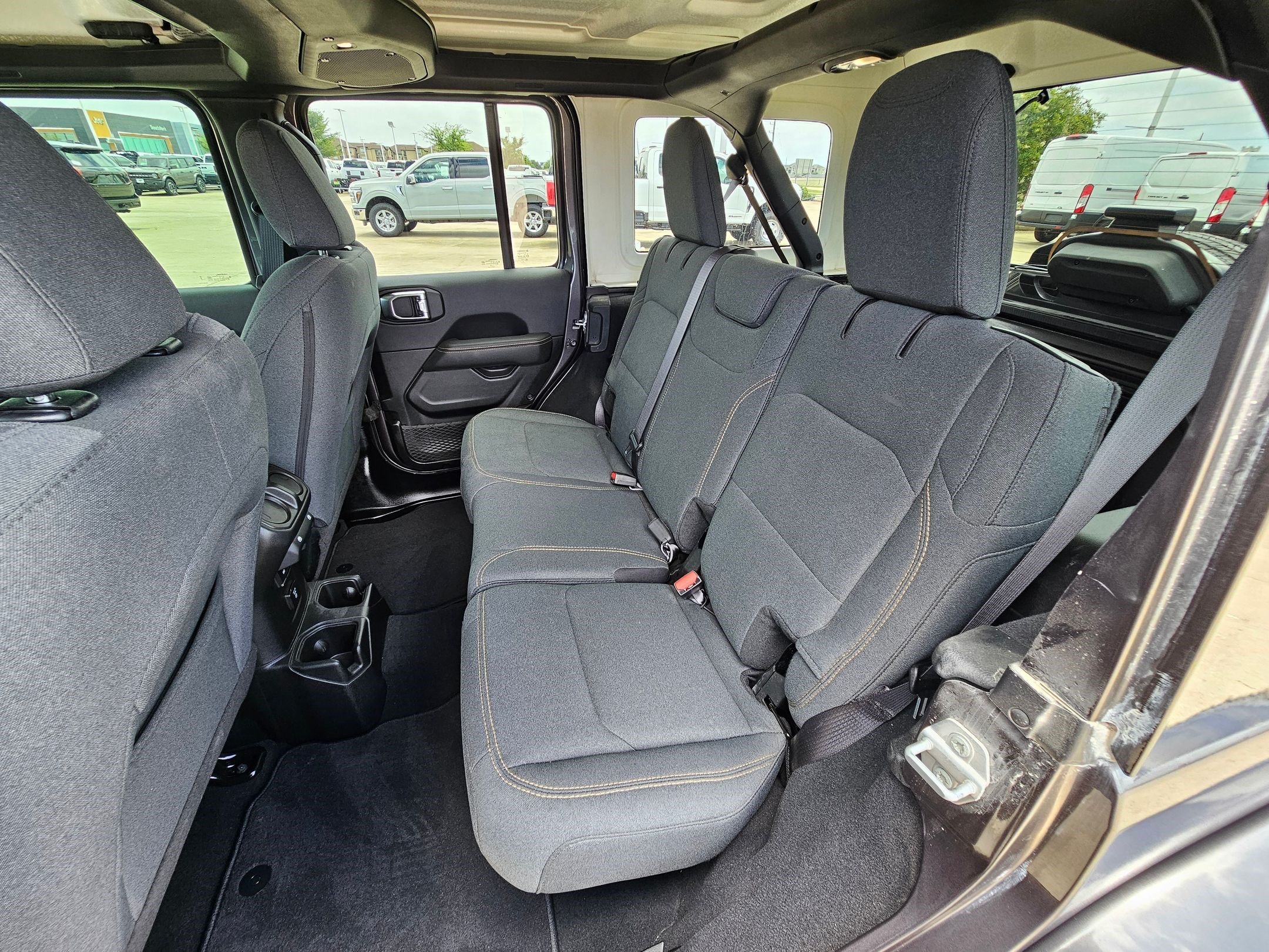 Used 2025 Granite Crystal Clearcoat Metallic Jeep Sahara image 24