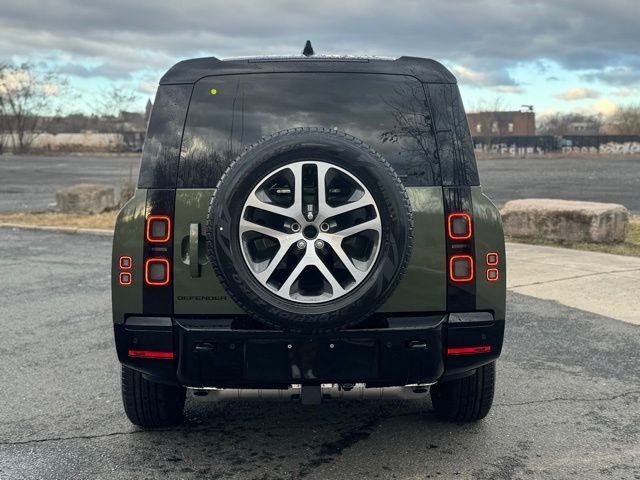 New 2026 Woolstone Green Land Rover X-Dynamic SE image 3