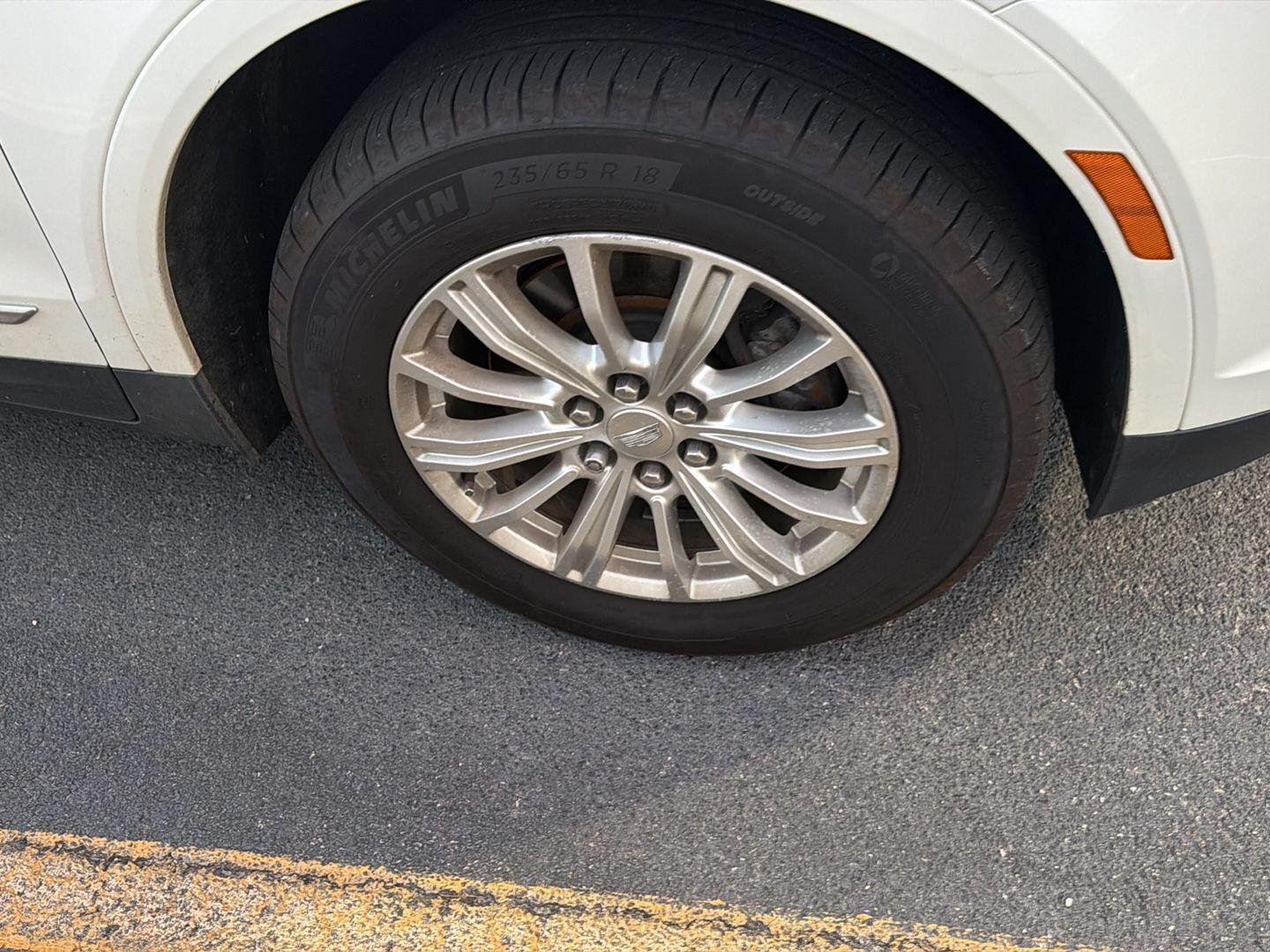 Used 2019 Crystal White Tricoat Cadillac FWD image 7