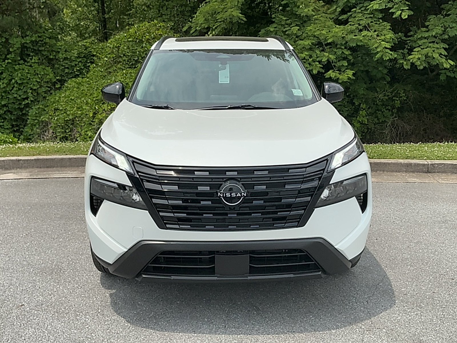 New 2026 Everest White Pearl Tricoat Nissan Dark Armor image 17