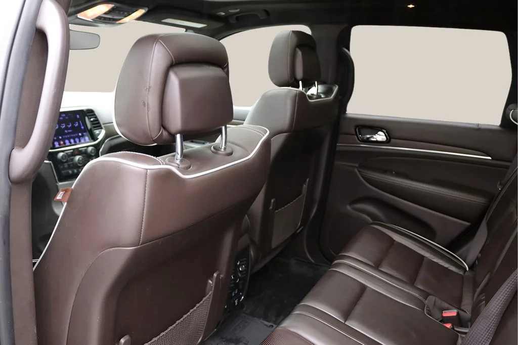 Used 2019 Off-white Jeep Overland image 16