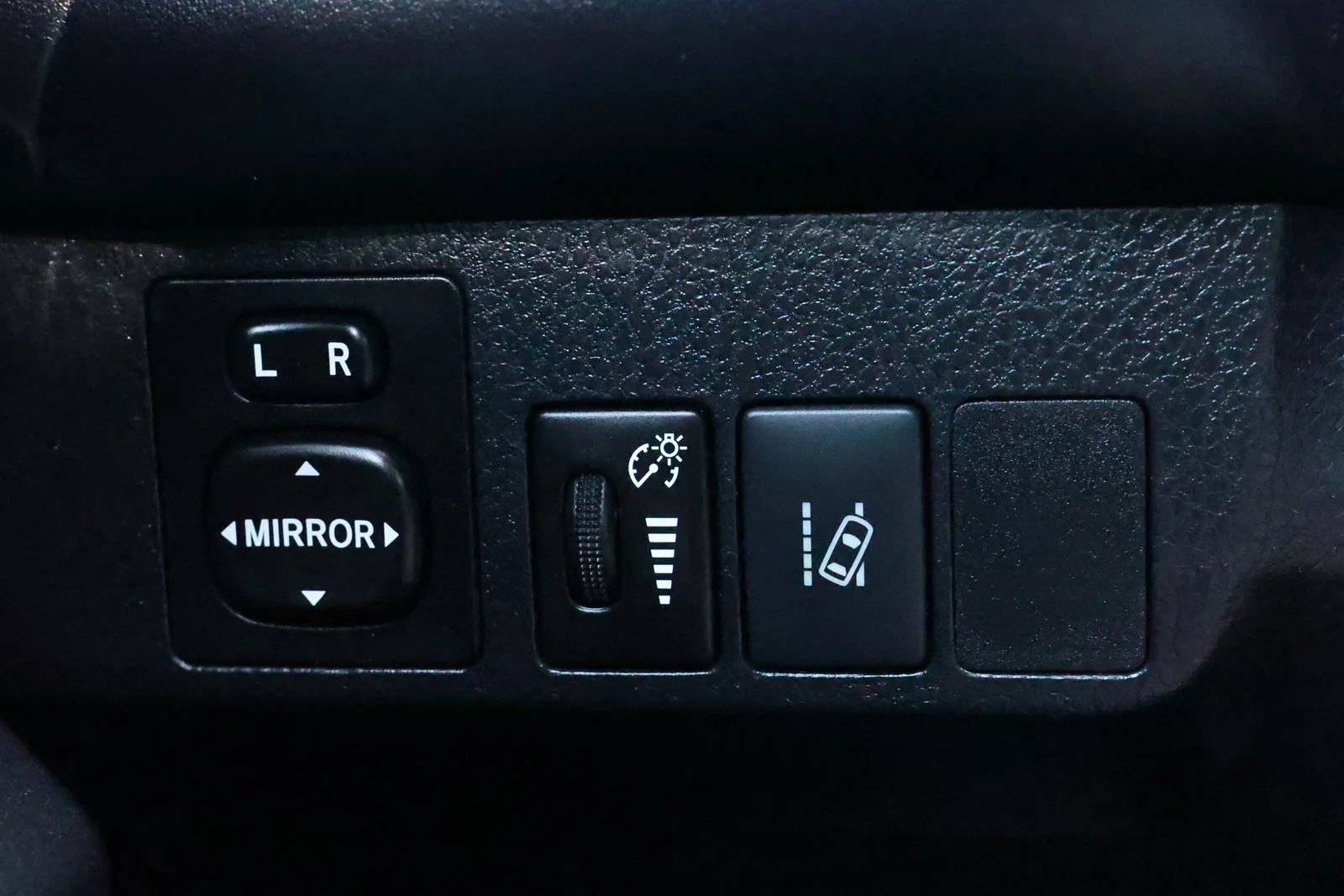 Used 2017 Gray Toyota XLE image 25