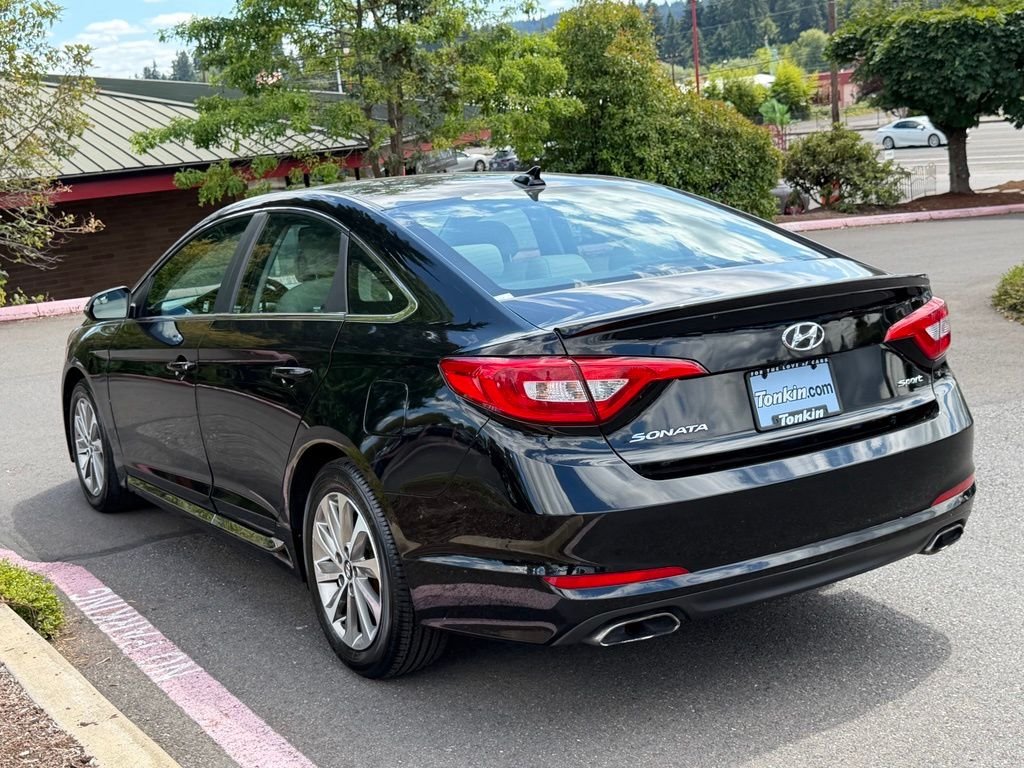 Used 2015 Black Hyundai Sport image 5