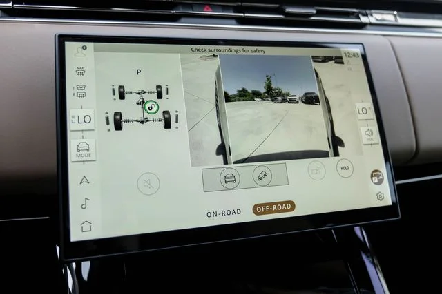 New 2026  Land Rover SE image 31