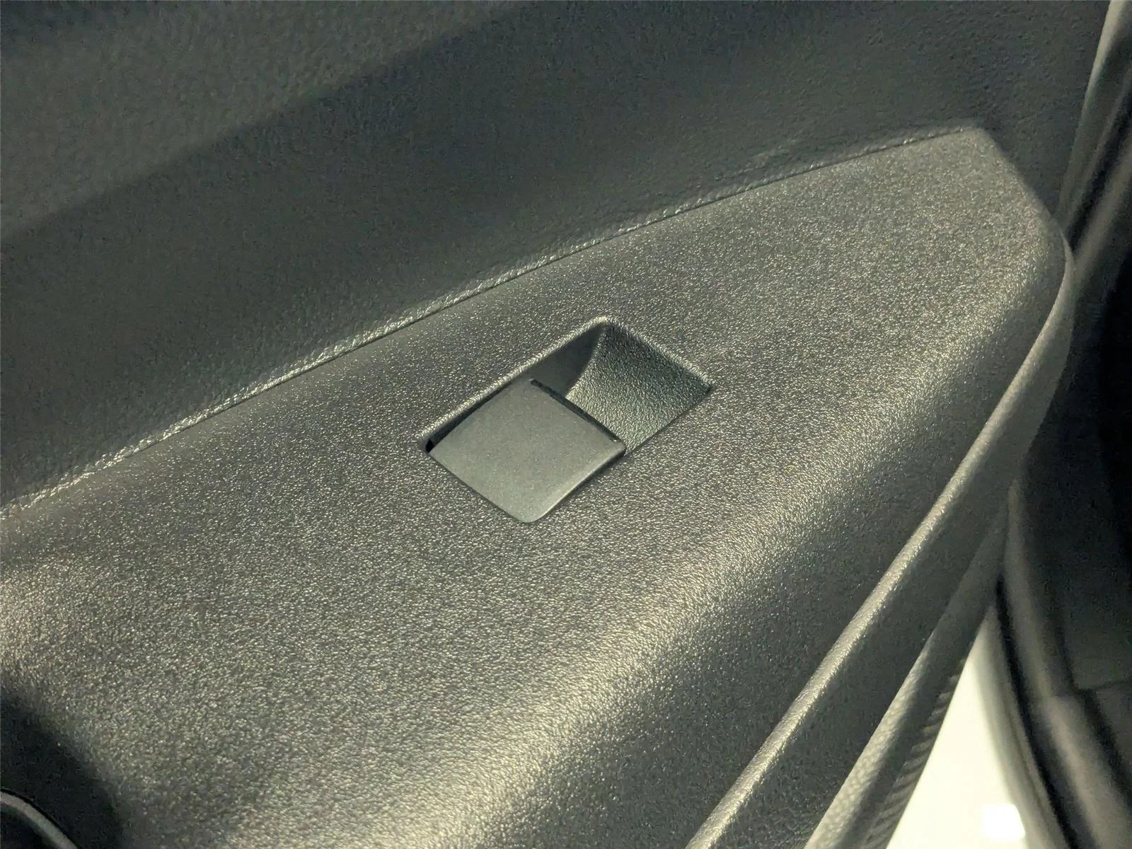 2025 Toyota Corolla LE - Photo 24