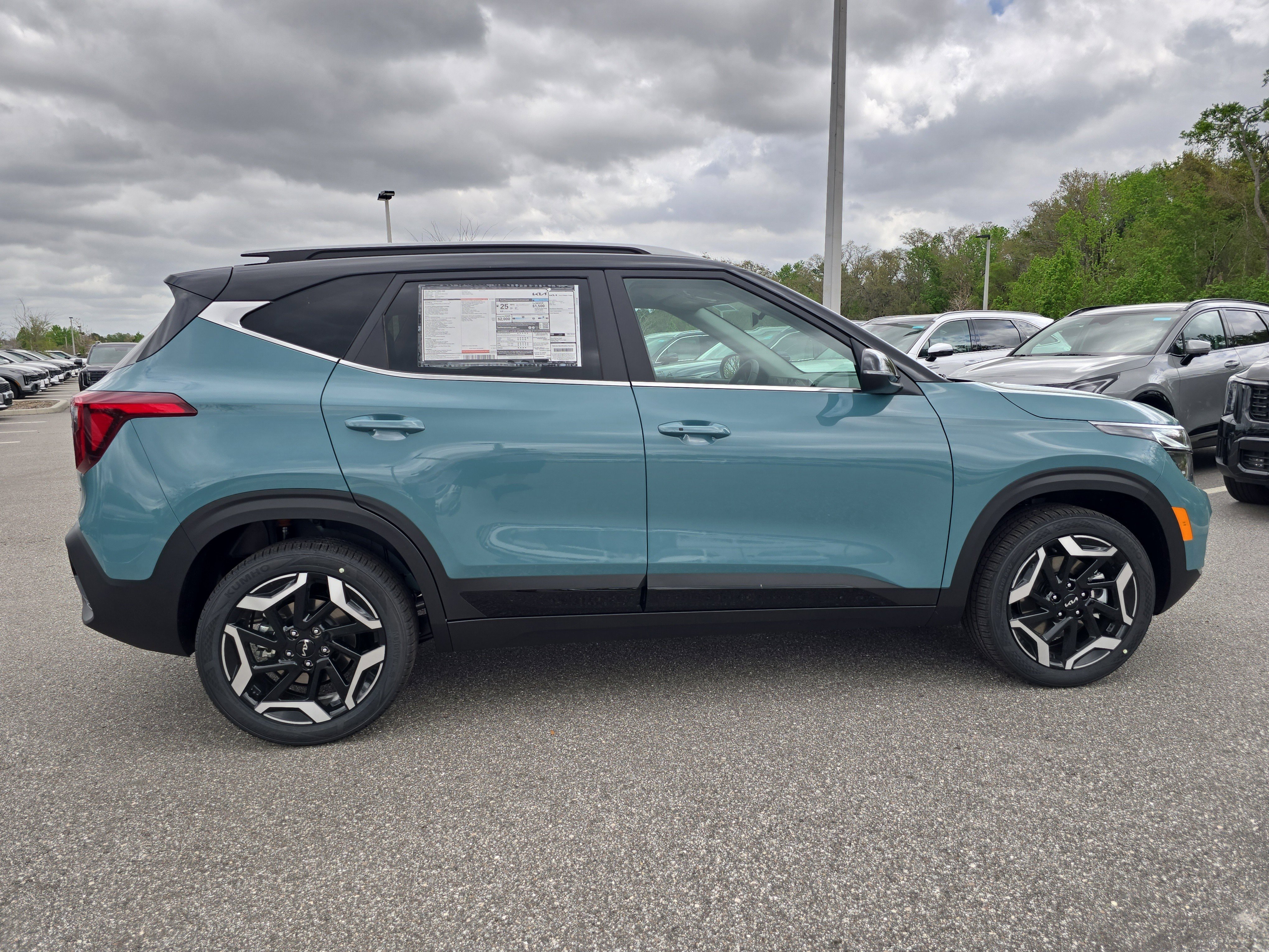 New 2026 Pluton Blue / Black Roof Kia SX image 9